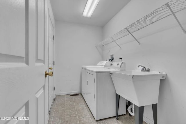 12 Brittany Drive, Bayville, NJ 08721