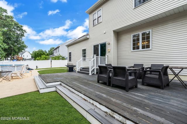 12 Brittany Drive, Bayville, NJ 08721