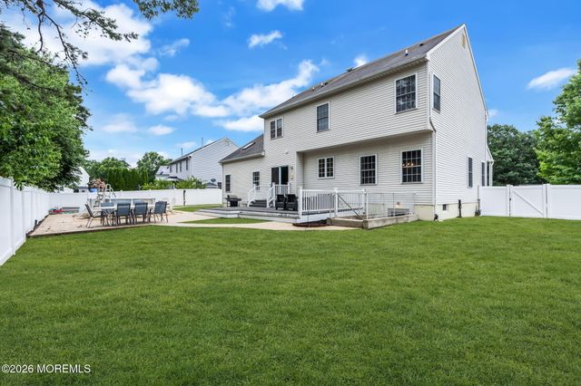 12 Brittany Drive, Bayville, NJ 08721