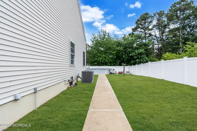 12 Brittany Drive, Bayville, NJ 08721