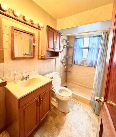 1821 Loretta Dr, Penn Hills, PA 15235