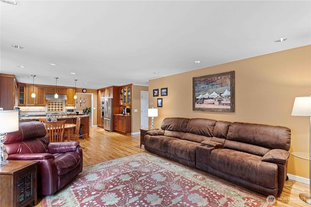 15020 225th Avenue NE, Woodinville, WA 98077