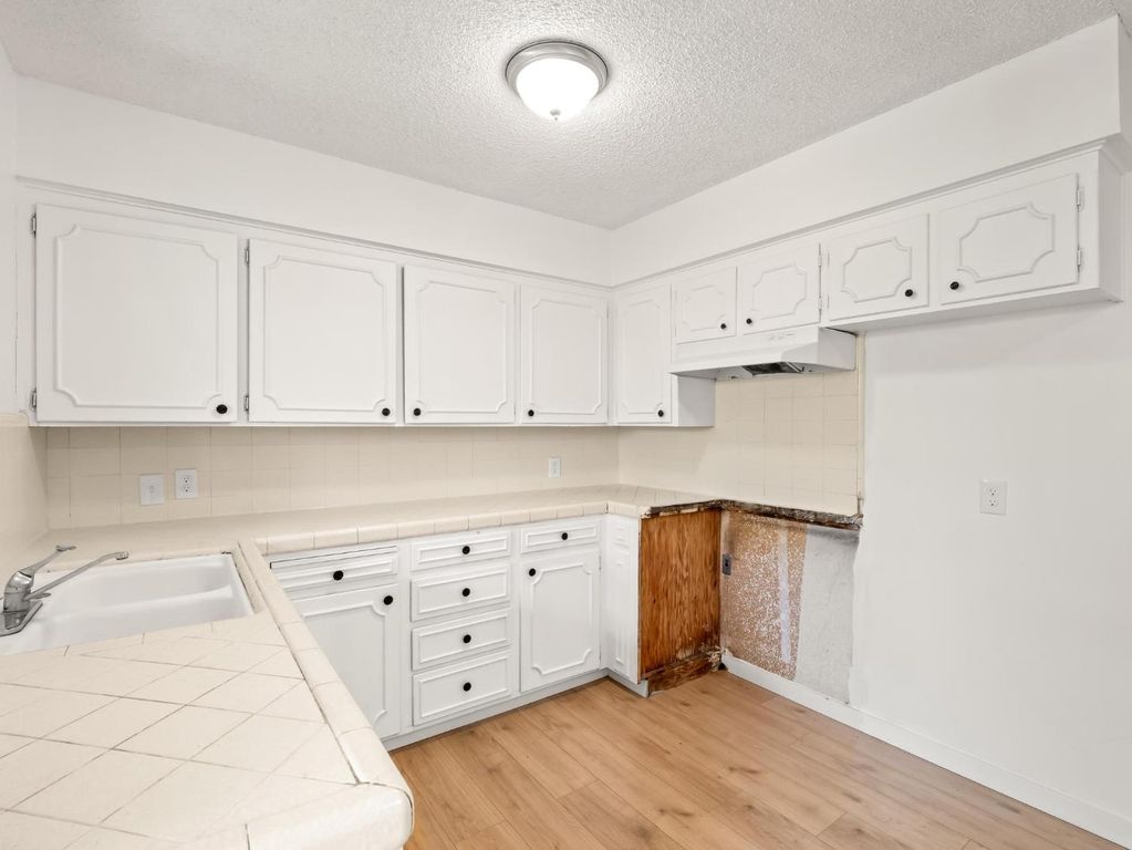 Image 10 of property listing at 3725 N Fruit Avenue # B, Fresno, CA 93705