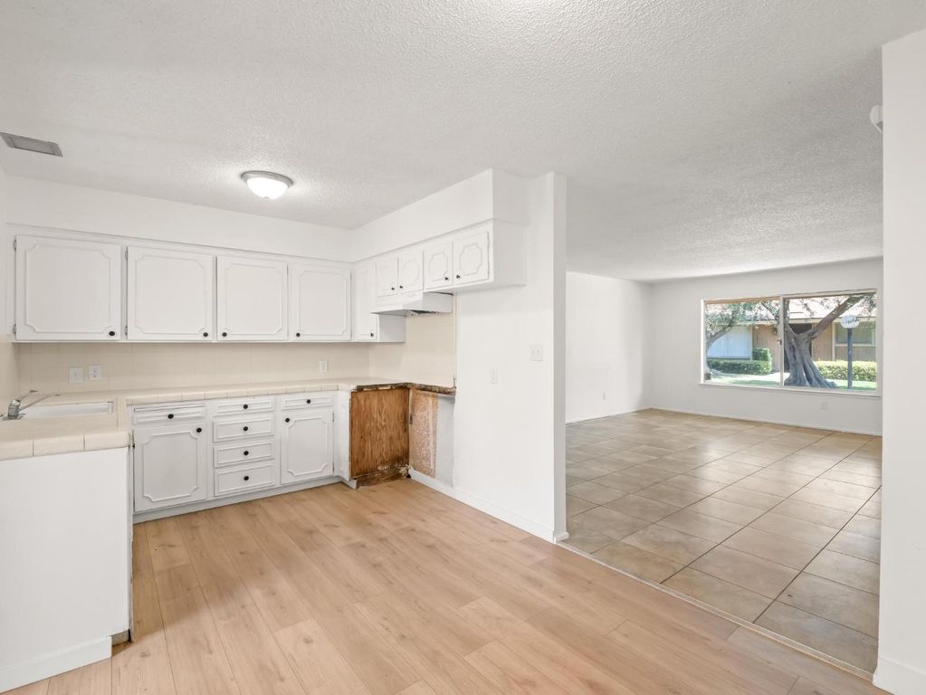 Image 12 of property listing at 3725 N Fruit Avenue # B, Fresno, CA 93705