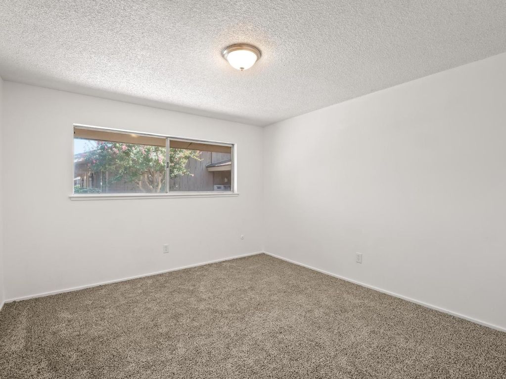 Image 13 of property listing at 3725 N Fruit Avenue # B, Fresno, CA 93705