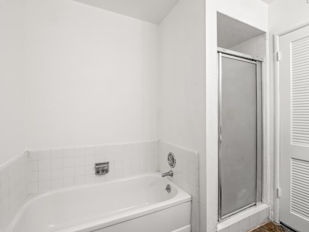 Image 16 of property listing at 3725 N Fruit Avenue # B, Fresno, CA 93705