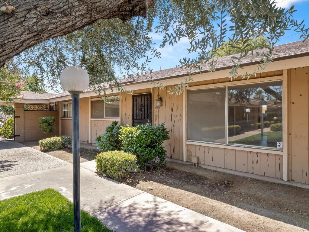 Image 2 of property listing at 3725 N Fruit Avenue # B, Fresno, CA 93705