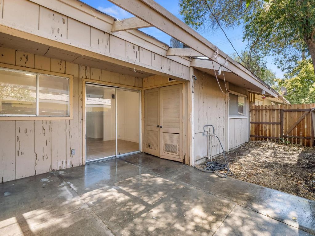 Image 20 of property listing at 3725 N Fruit Avenue # B, Fresno, CA 93705