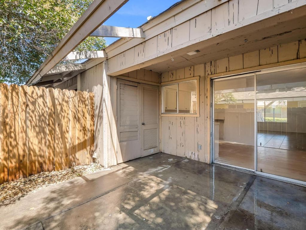 Image 21 of property listing at 3725 N Fruit Avenue # B, Fresno, CA 93705