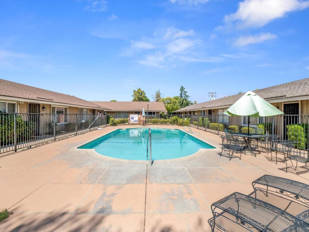 Image 22 of property listing at 3725 N Fruit Avenue # B, Fresno, CA 93705