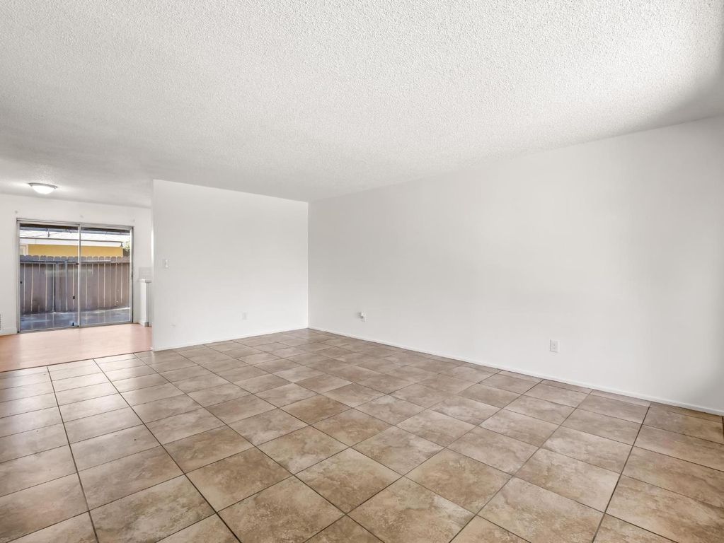 Image 4 of property listing at 3725 N Fruit Avenue # B, Fresno, CA 93705