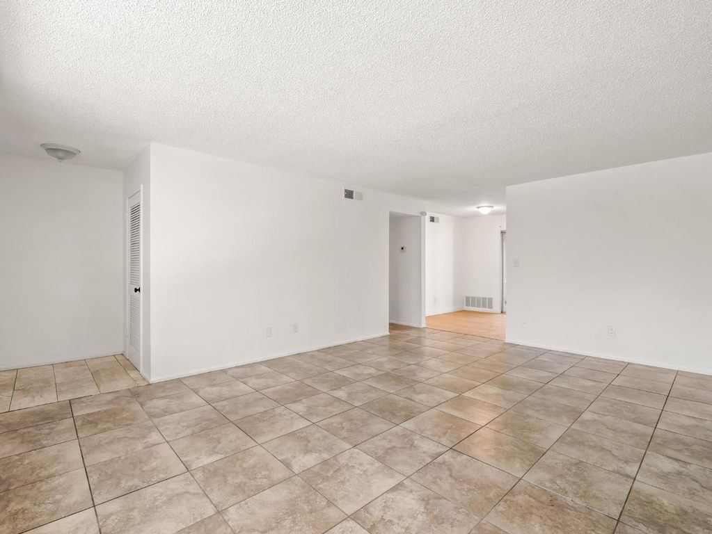 Image 5 of property listing at 3725 N Fruit Avenue # B, Fresno, CA 93705