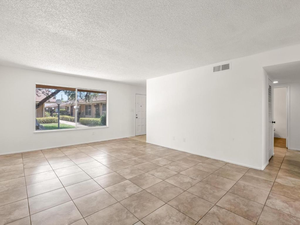 Image 7 of property listing at 3725 N Fruit Avenue # B, Fresno, CA 93705