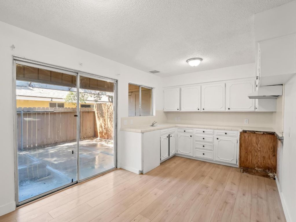Image 9 of property listing at 3725 N Fruit Avenue # B, Fresno, CA 93705