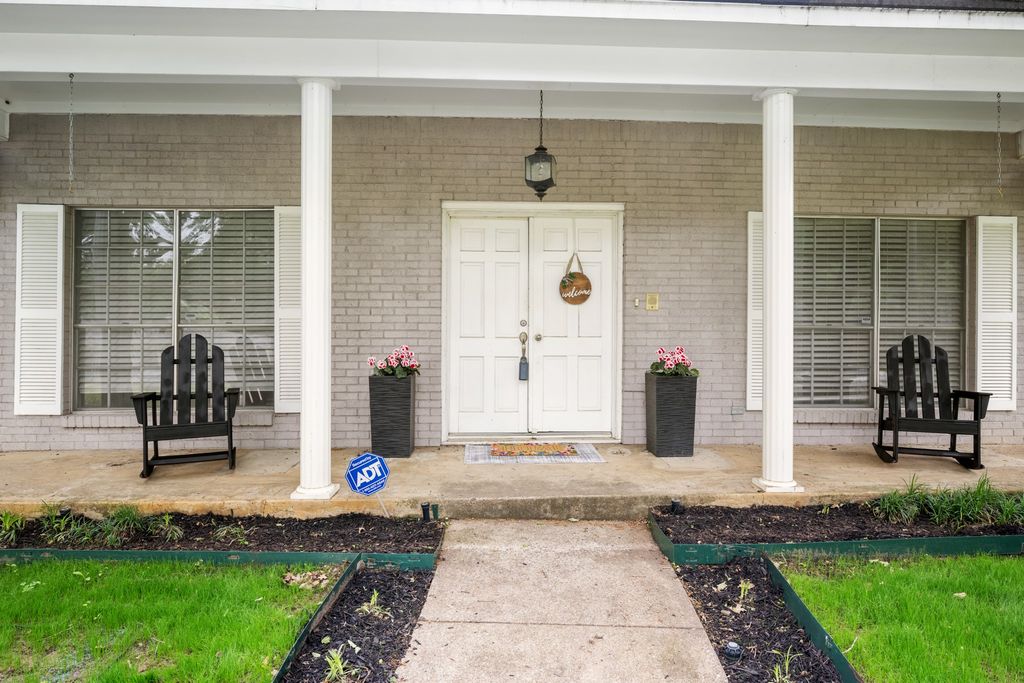 1804 W Cedar Elm Drive, Arlington, TX 76012 — photo 2