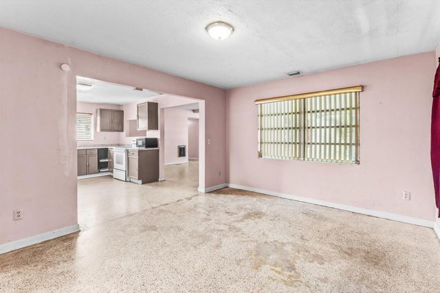 301 N 31st St, Fort Pierce, FL 34947