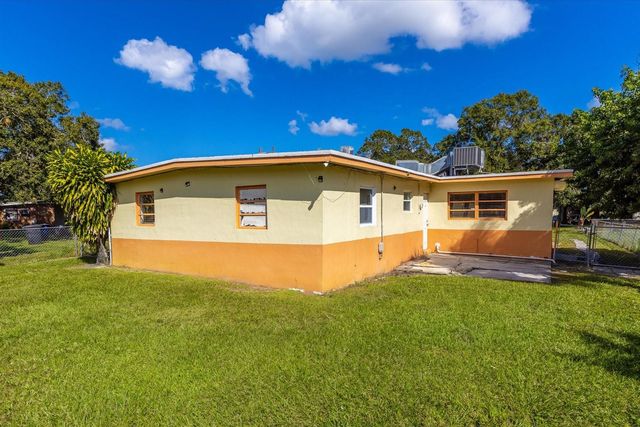 301 N 31st St, Fort Pierce, FL 34947