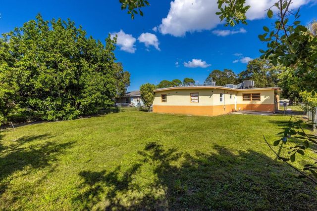 301 N 31st St, Fort Pierce, FL 34947