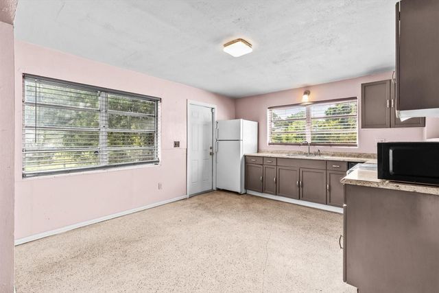 301 N 31st St, Fort Pierce, FL 34947