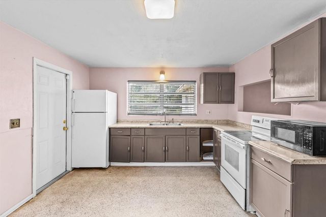 301 N 31st St, Fort Pierce, FL 34947