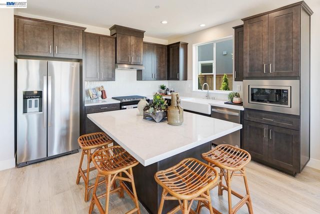 1306 Parkcrest Circle, Manteca, CA 95336