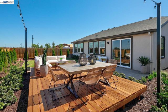 1306 Parkcrest Circle, Manteca, CA 95336