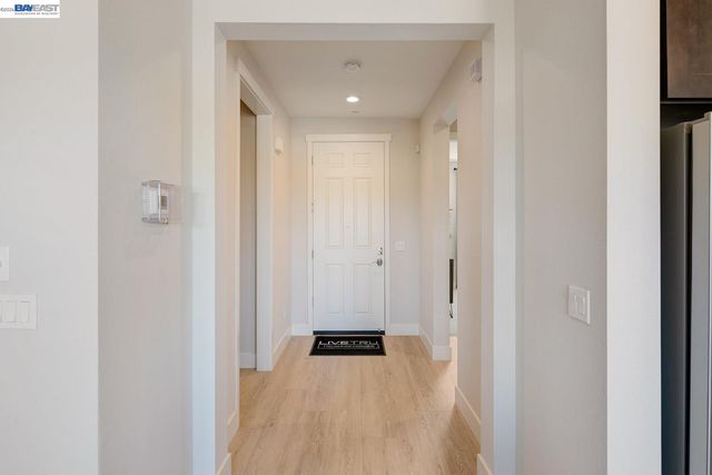 1306 Parkcrest Circle, Manteca, CA 95336