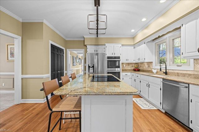 3232 Stapleford CHSE, Virginia Beach, VA 23452