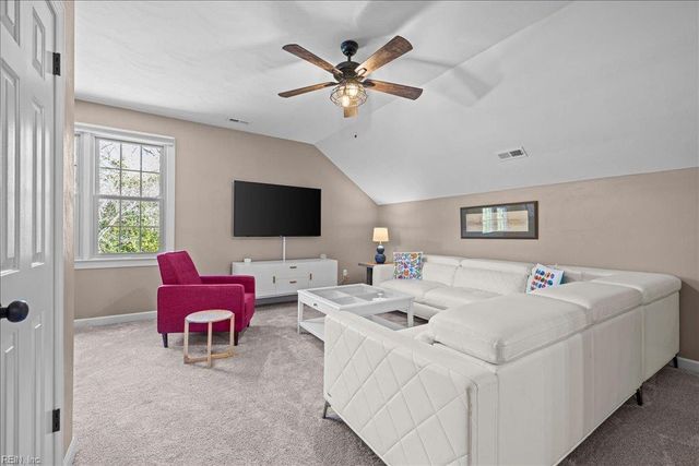3232 Stapleford CHSE, Virginia Beach, VA 23452