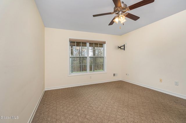 140 Paddock Circle, Rotterdam, NY 12306