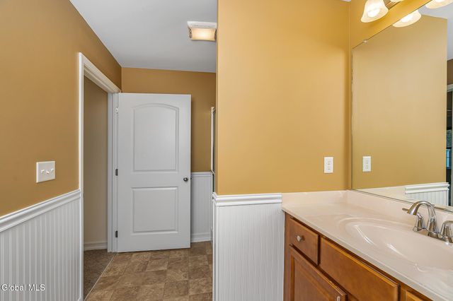 140 Paddock Circle, Rotterdam, NY 12306