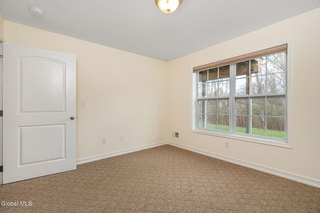 140 Paddock Circle, Rotterdam, NY 12306