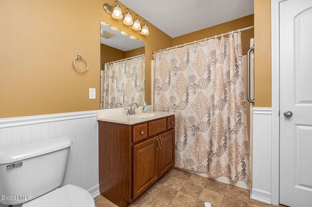 140 Paddock Circle, Rotterdam, NY 12306