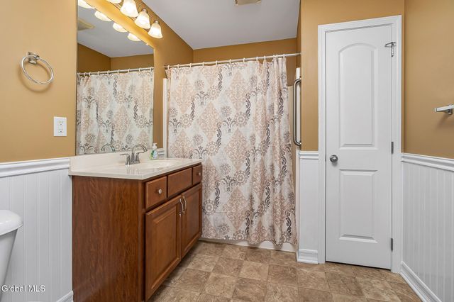 140 Paddock Circle, Rotterdam, NY 12306