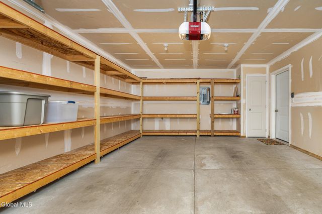 140 Paddock Circle, Rotterdam, NY 12306