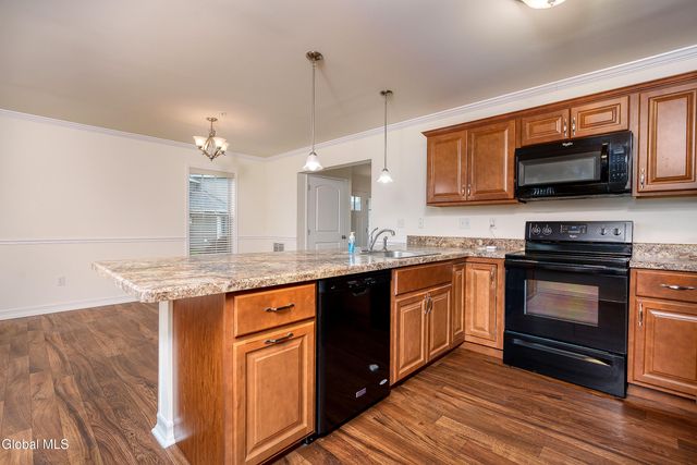 140 Paddock Circle, Rotterdam, NY 12306