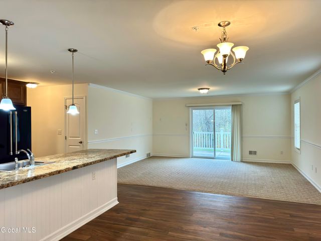 140 Paddock Circle, Rotterdam, NY 12306