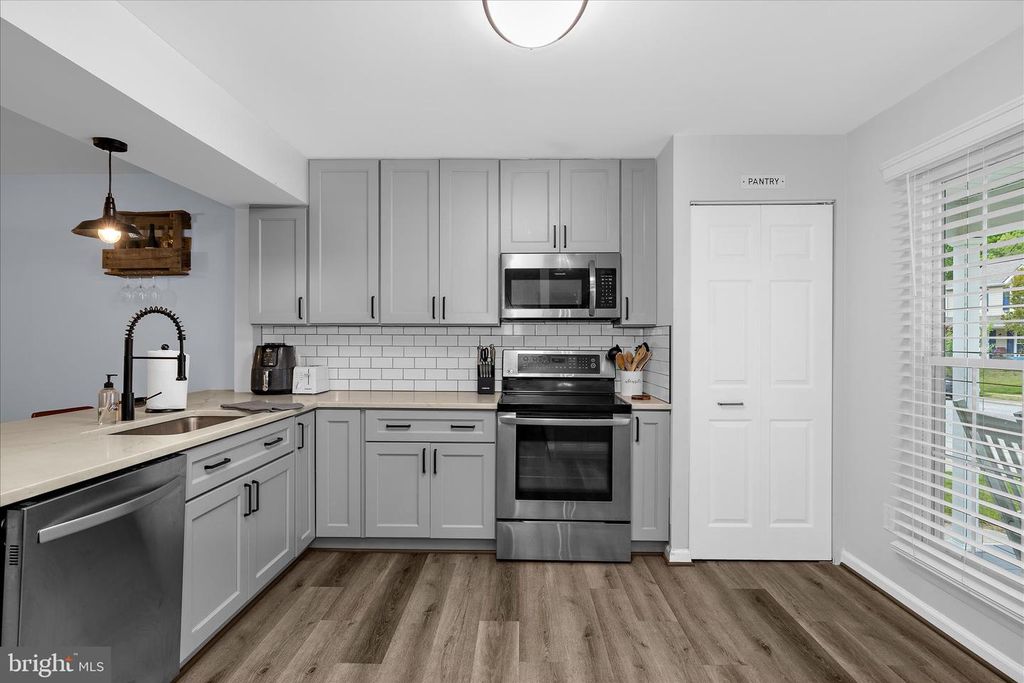 Image 11 of property listing at 3547 BRICKWALL LN, Pasadena, MD 21122