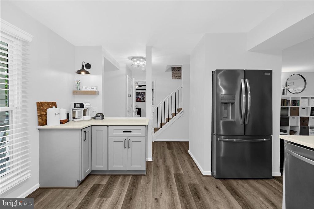 Image 14 of property listing at 3547 BRICKWALL LN, Pasadena, MD 21122