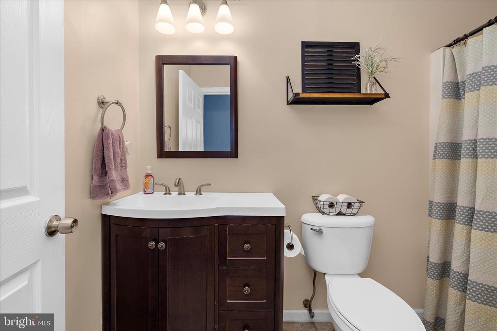 Image 18 of property listing at 3547 BRICKWALL LN, Pasadena, MD 21122