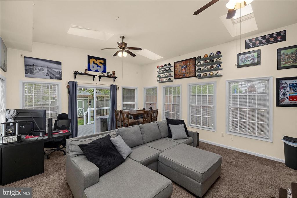 Image 22 of property listing at 3547 BRICKWALL LN, Pasadena, MD 21122