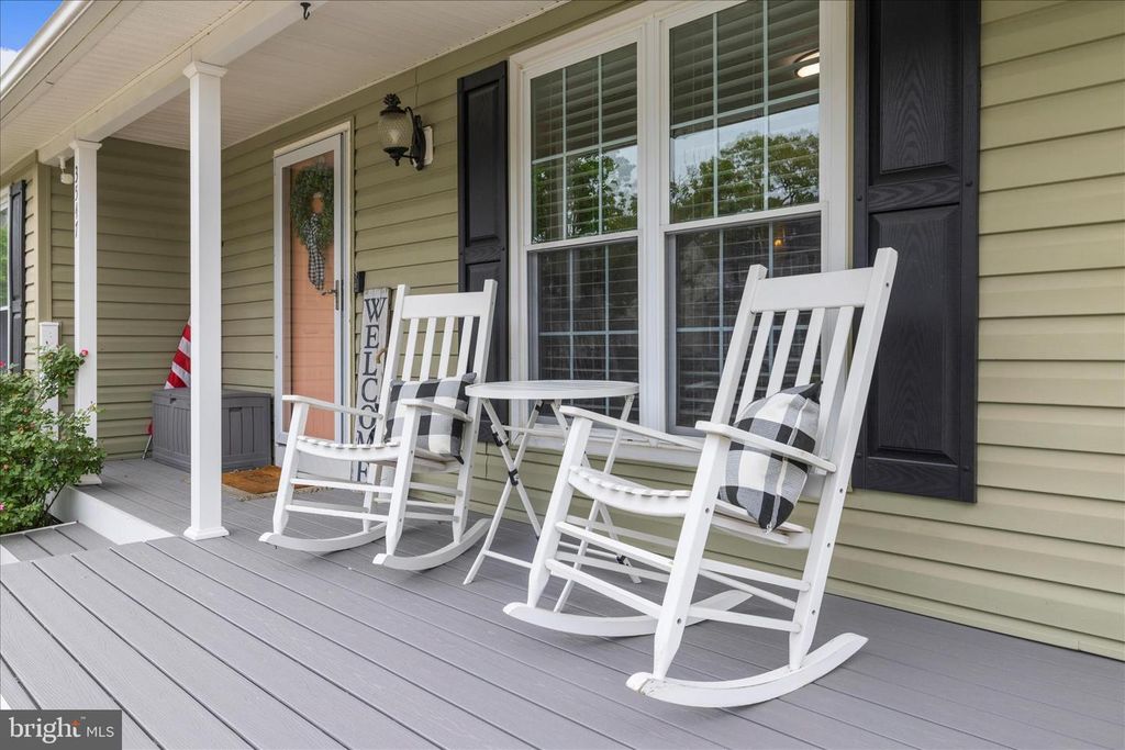 Image 3 of property listing at 3547 BRICKWALL LN, Pasadena, MD 21122
