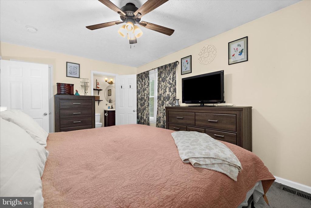 Image 35 of property listing at 3547 BRICKWALL LN, Pasadena, MD 21122