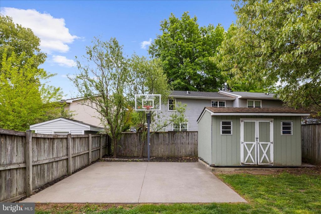 Image 44 of property listing at 3547 BRICKWALL LN, Pasadena, MD 21122