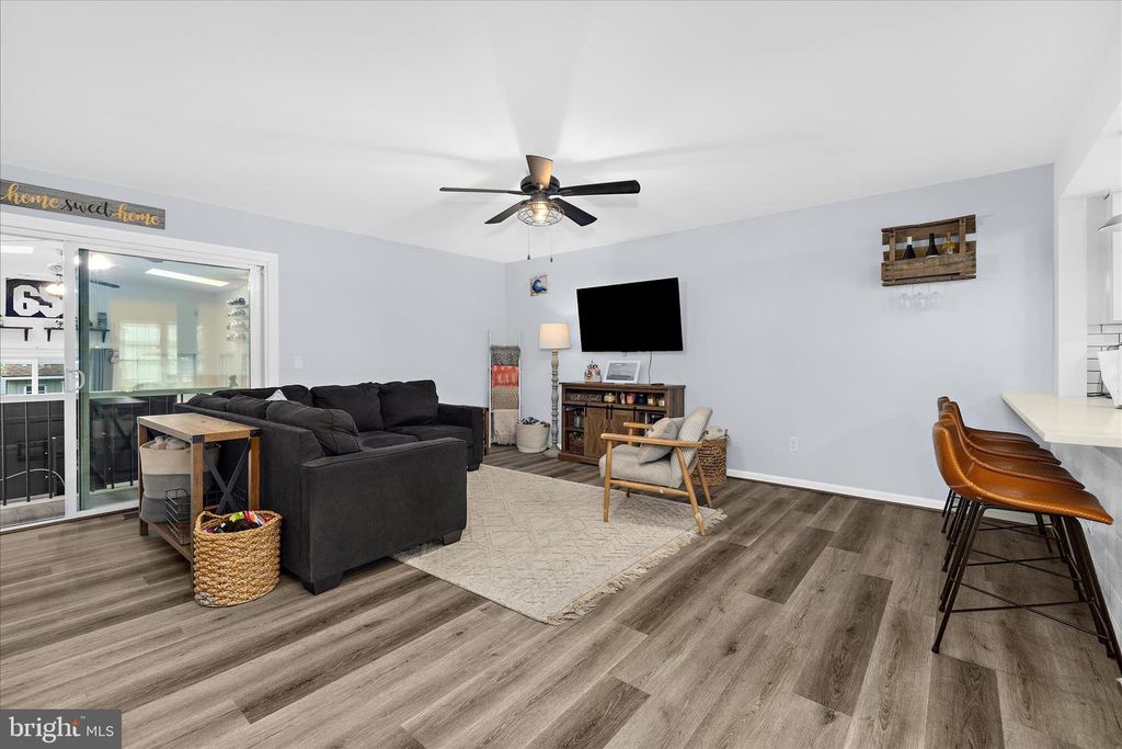 Image 6 of property listing at 3547 BRICKWALL LN, Pasadena, MD 21122