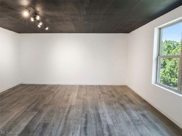 23718 Cedar Road, Beachwood, OH 44122