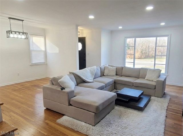 23718 Cedar Road, Beachwood, OH 44122