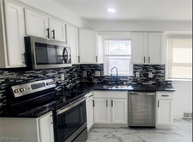 23718 Cedar Road, Beachwood, OH 44122