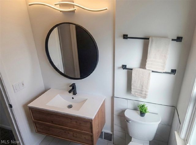 23718 Cedar Road, Beachwood, OH 44122