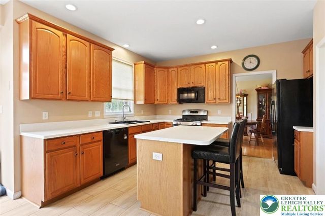 7128 Periwinkle Drive, Lower Macungie Twp, PA 18062